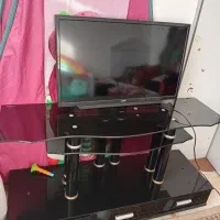 تلوزیون ۳۲ اینچ جاو ب همراه میز تلوزیون