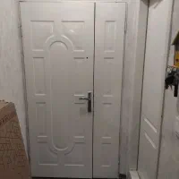 درب ورودی آپارتمان کارکرده و درب سرویس