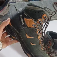 پوتین|کیف، کفش، کمربند|بانه, |دیوار