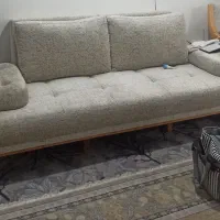 یک عدد مبل سه نفره نو