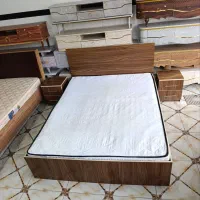 تخت و خواب دو نفره همراه تشک و پاتختی