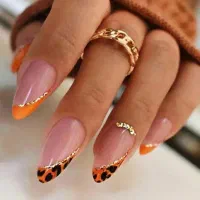 ناخنکار و آرایشگر