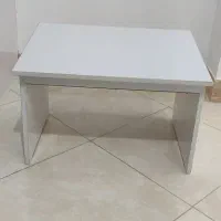 میز تحریر زمینی بدون پایه