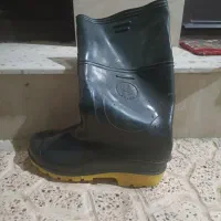 دو جفت چکمه ساق بلند
