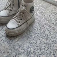 چکمه دخترانه|کیف، کفش، کمربند|اصفهان, قلعه طبره|دیوار