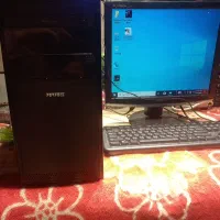 کیس و مانیتور با موس و کیبرد