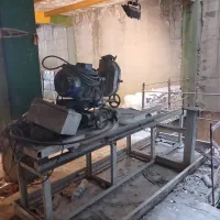 یک دستگاه سنگبری،به طول ۲/۵متر