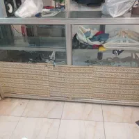 ویترین آلومینیوم و تعدادی مانکن