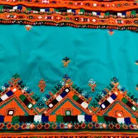 دوزنده لباس موسومی شیرازه