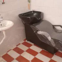 لوازم ارایشگری کاملا نو و اینه کنسول|آرایشگاه و سالن‌های زیبایی|صوفیان, |دیوار