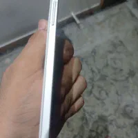 یک عدد گوشی سامسونگ