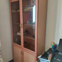 کتابخانه کاملا سالم و تمیز