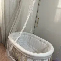 تخت کنار مادر