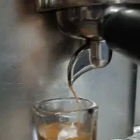 نیازمند نیرو کار خانم در کافه