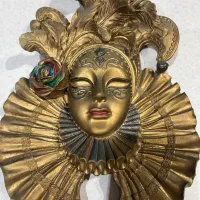 تندیس دیواری