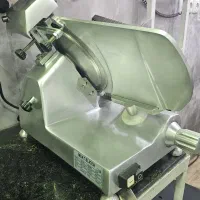 کالباس بر. فر پیتزا و ساندویچ. یخچال. گرمکن. نئون