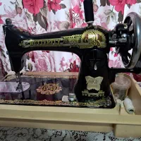 چرخ خیاطی با میز فلزی سنگین