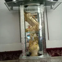یه میز دکوری کاملا شیشه ای و آینه،بسیار زیبا،|بوفه، ویترین، کنسول|خرم‌آباد, |دیوار