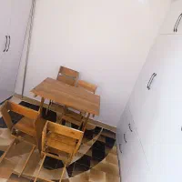 یک عدد میز صندلی ناهار خوری