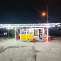 دکه-فروشگاهی-همراه-کلی-وسایل