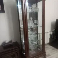 ویترین شیشه ای و چوبی