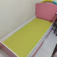 تخت نوجوان تمیز ، میز تحریر (قیمت مناسب)