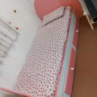 تخت خواب و کمد