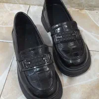 تعدادی کیف و کفش