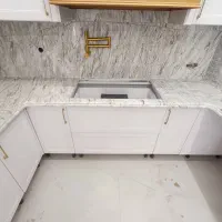 اجرا و نصب سنگ طبیعی روی کابینت