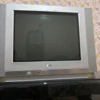 تلویزیون ال جی و یک عدد میز تلویزیون