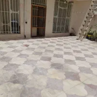 خانه ویلایی.تمیز و شیک نزدیک به خیابان.پول زمینش