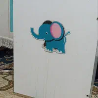 کمد کنار تخت سالمه بچه گانه هست