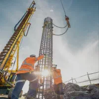 آشنا به امور ساختمانی