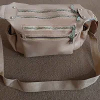 کیف|کیف، کفش، کمربند|قم, چهار امامزاده|دیوار