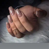 نیازمند مدل برای خدمات ناخن