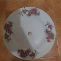 ظرف پایه دار گل سرخی