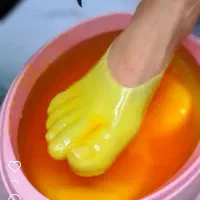 پدیکور و کفسابی و پارافین تراپی