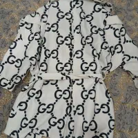 مانتو|لباس|رباطکریم, کیکاور|دیوار