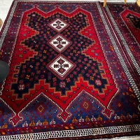 یک فرش دستباف آنتیک و قدیمی کاملا سالم و پشم دستی