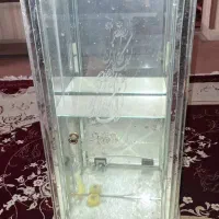 ویترین و کنسول برای جای‌گذاری وسایل