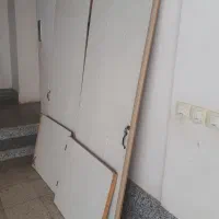 درب کمد دیواری با کلاف چوب  با لولا و قفل دستگیره