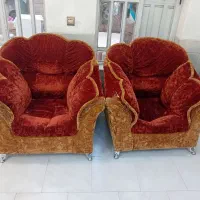 ۲ عدد مبل و ویترین