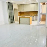 طراحی و ساخت و تعمییر کابینت و درب چوبی