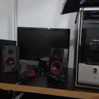 کامپیوتر و میز و باند