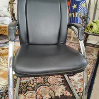 صندلی اداری در حدود نو