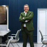 استخدام وهمکاری، مشاور فروش در املاک