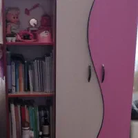 کمد لباس صورتی و قهوه‌ای