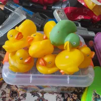 تعدادی اسباب بازی سالم تمیز فروخته میشود