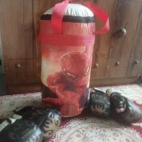 کیسه بوکس به همراه دو جفت دستکش بوکس