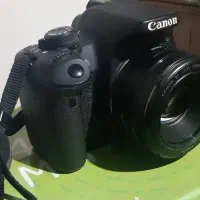 دوربین  canon 700d با لنز 50m فیکس